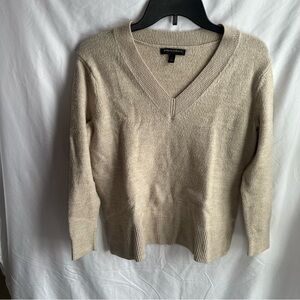 Banana Republic Cream Colored V-Neck Sweater Size S